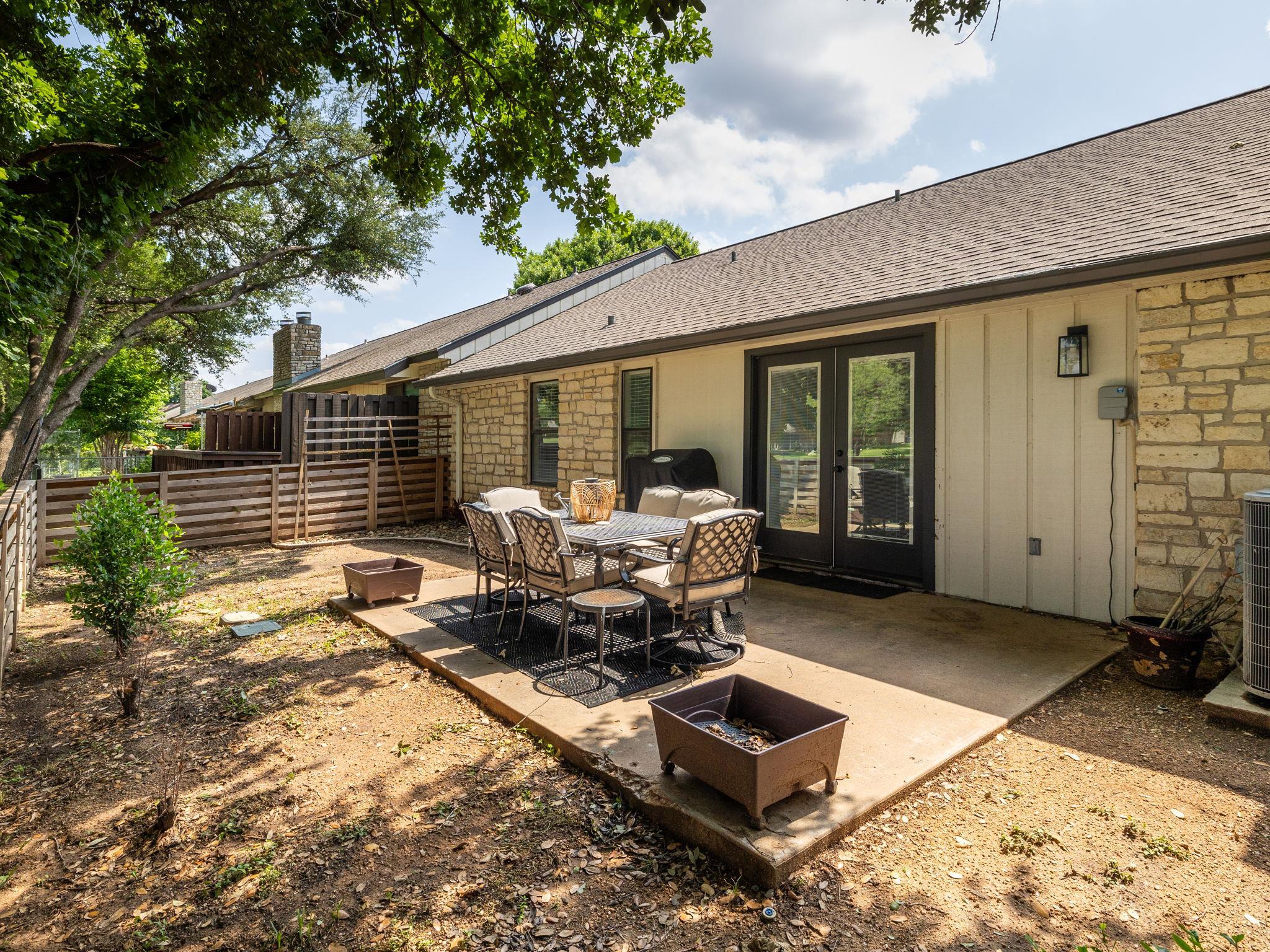 26 Fairway Ln, Meadowlakes, TX 78654