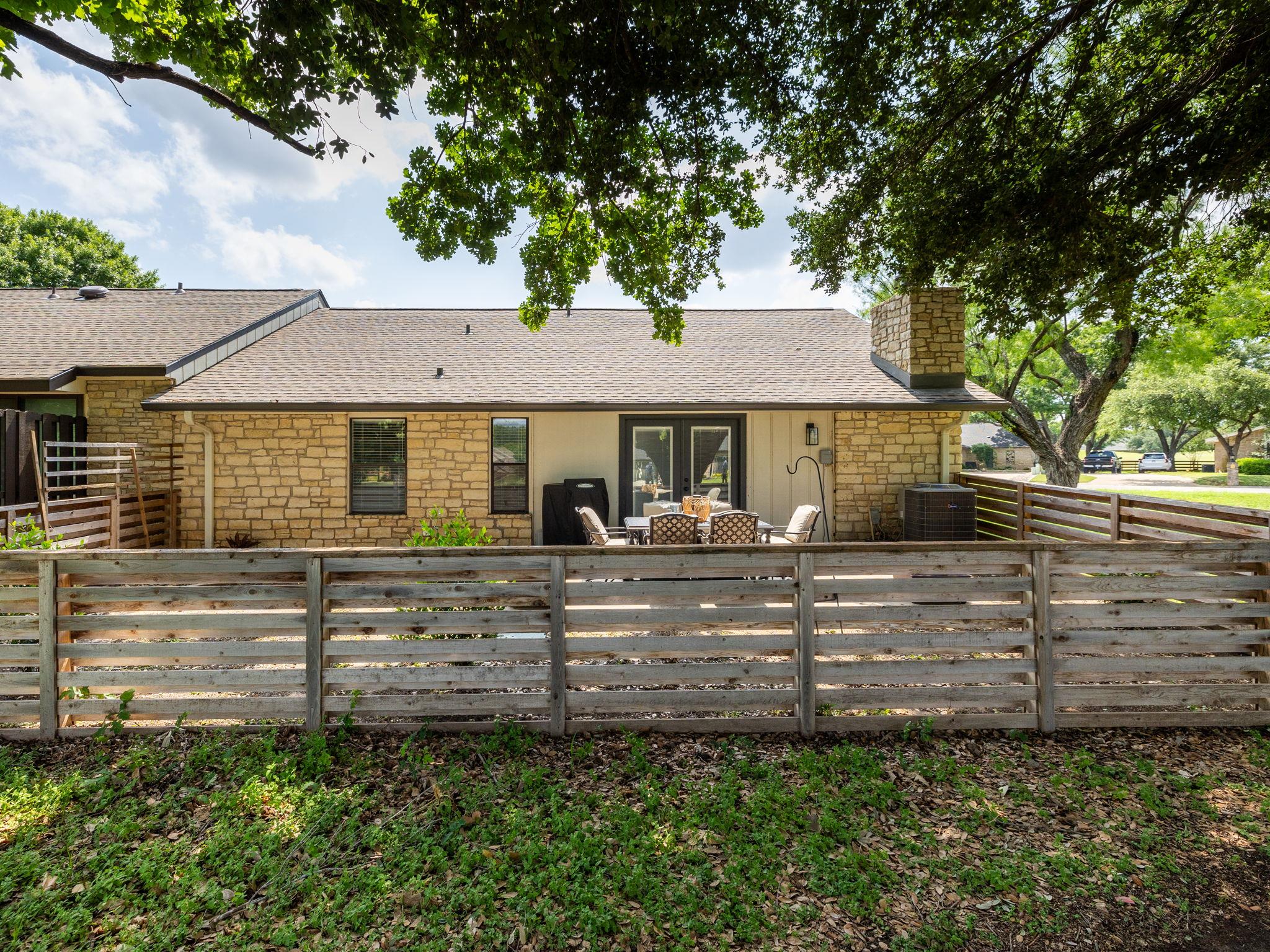 26 Fairway Ln, Meadowlakes, TX 78654