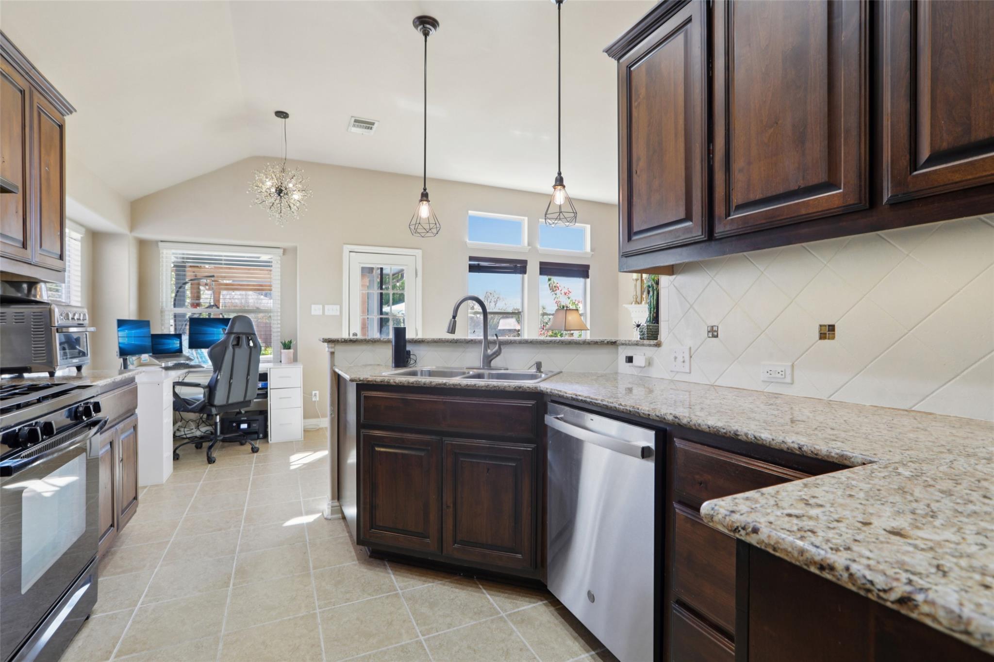 2803 Angelina Dr, Round Rock, TX 78665