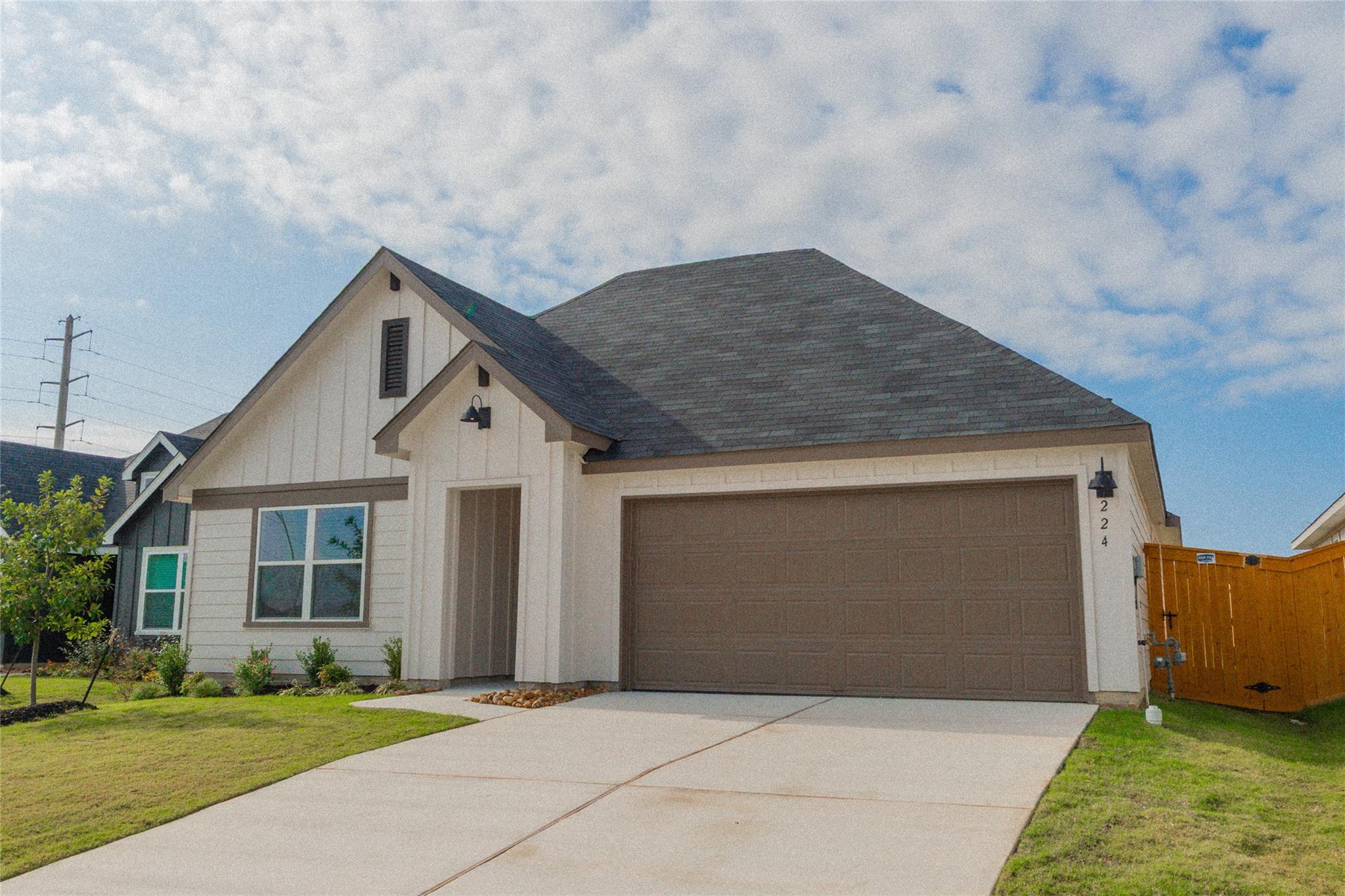 224 Las Lomas Dr, San Marcos, TX 78666