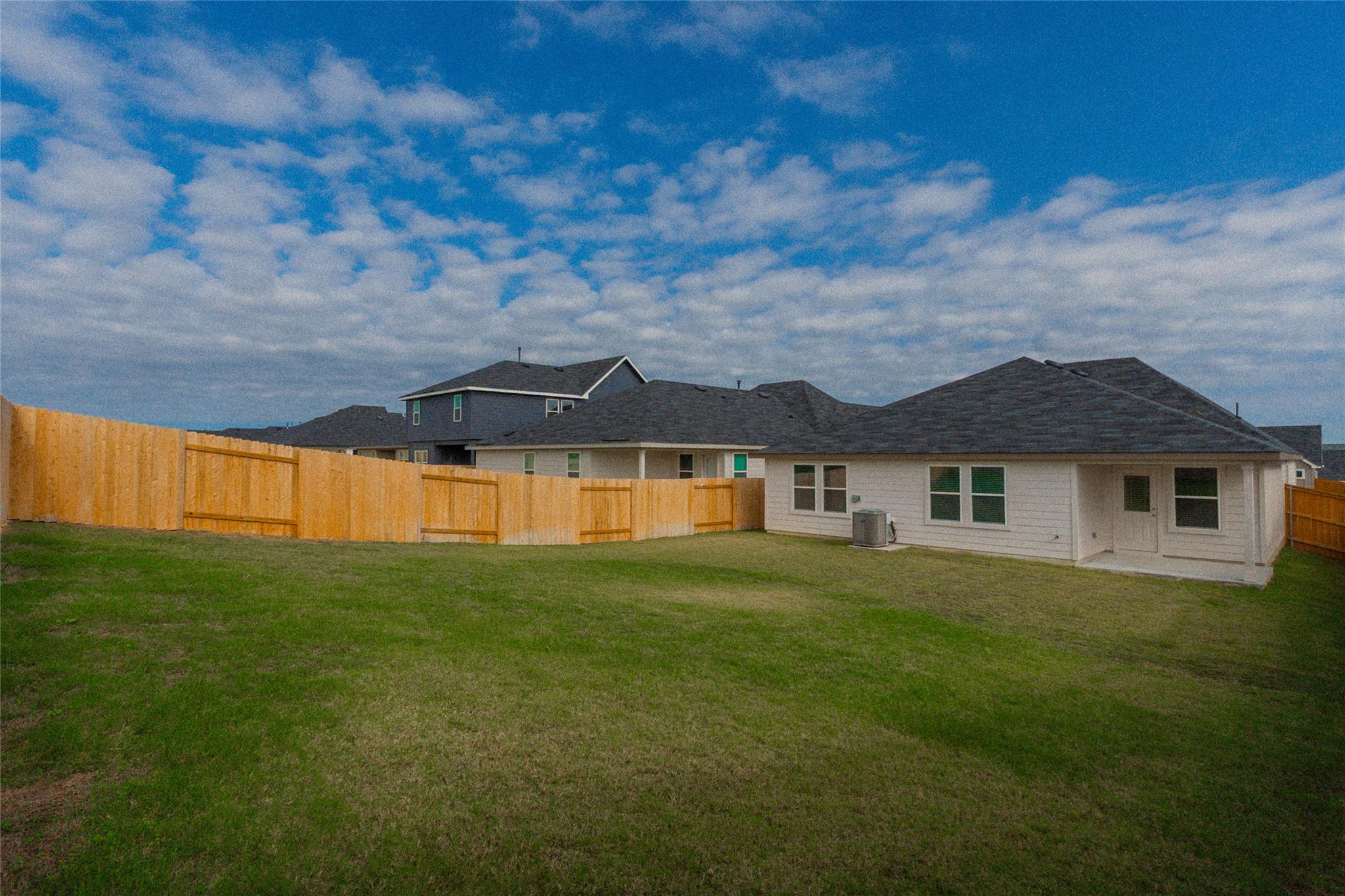 224 Las Lomas Dr, San Marcos, TX 78666