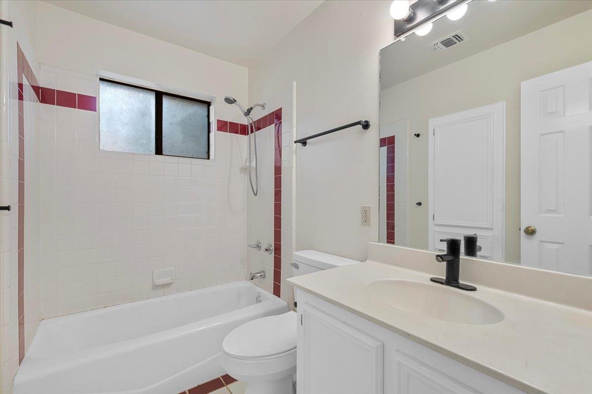 Smithville, TX 78957