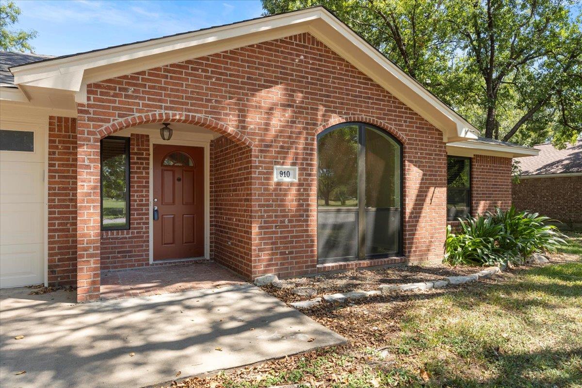 Smithville, TX 78957