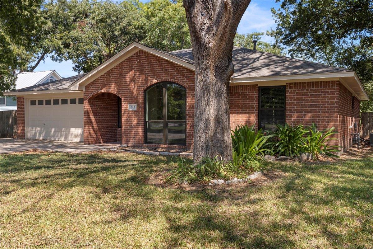 Smithville, TX 78957