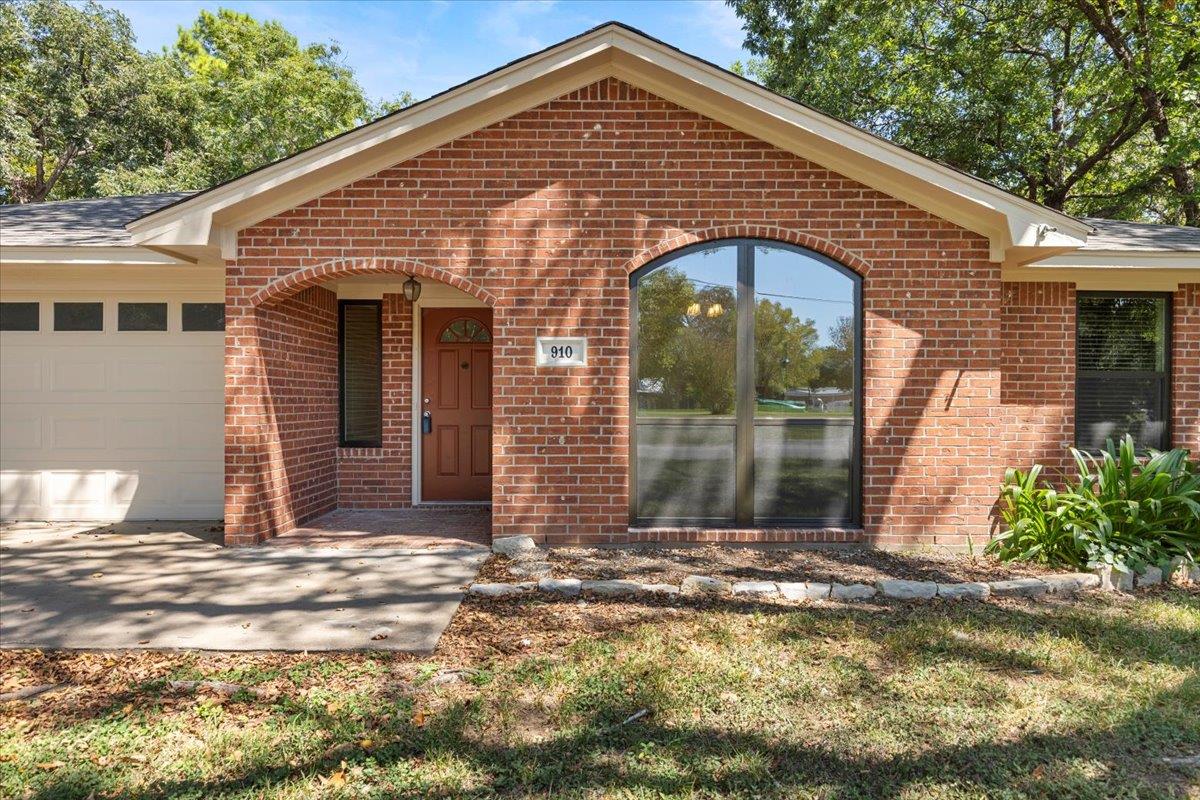 Smithville, TX 78957