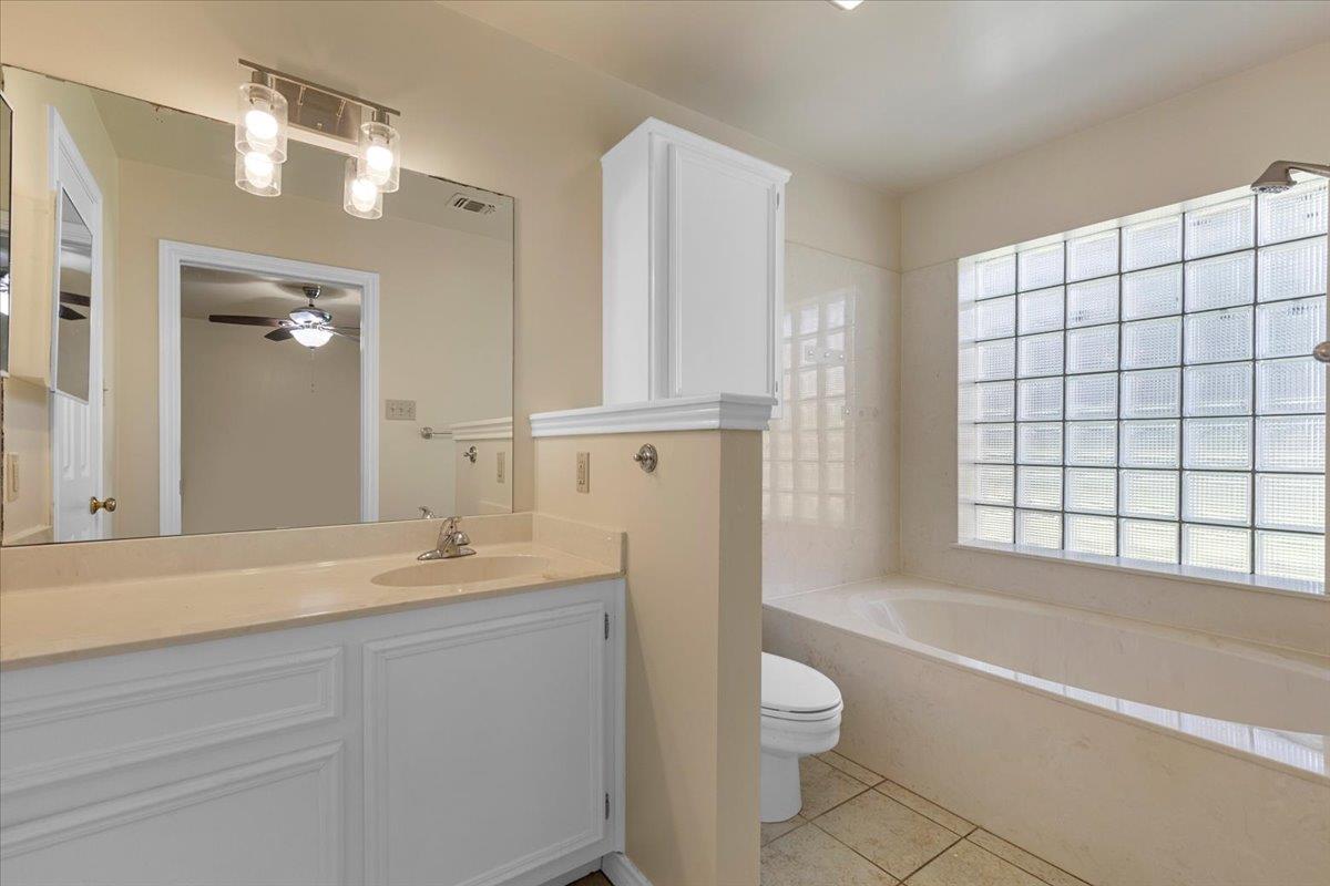 Smithville, TX 78957