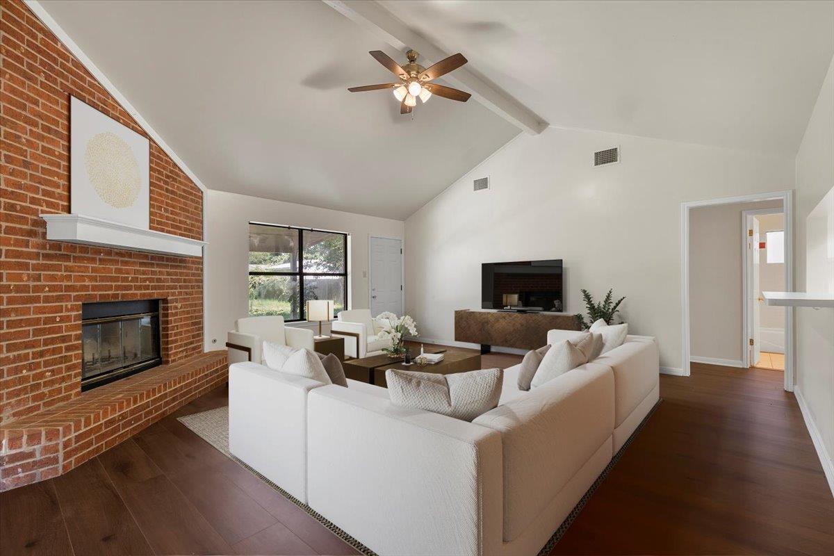 Smithville, TX 78957