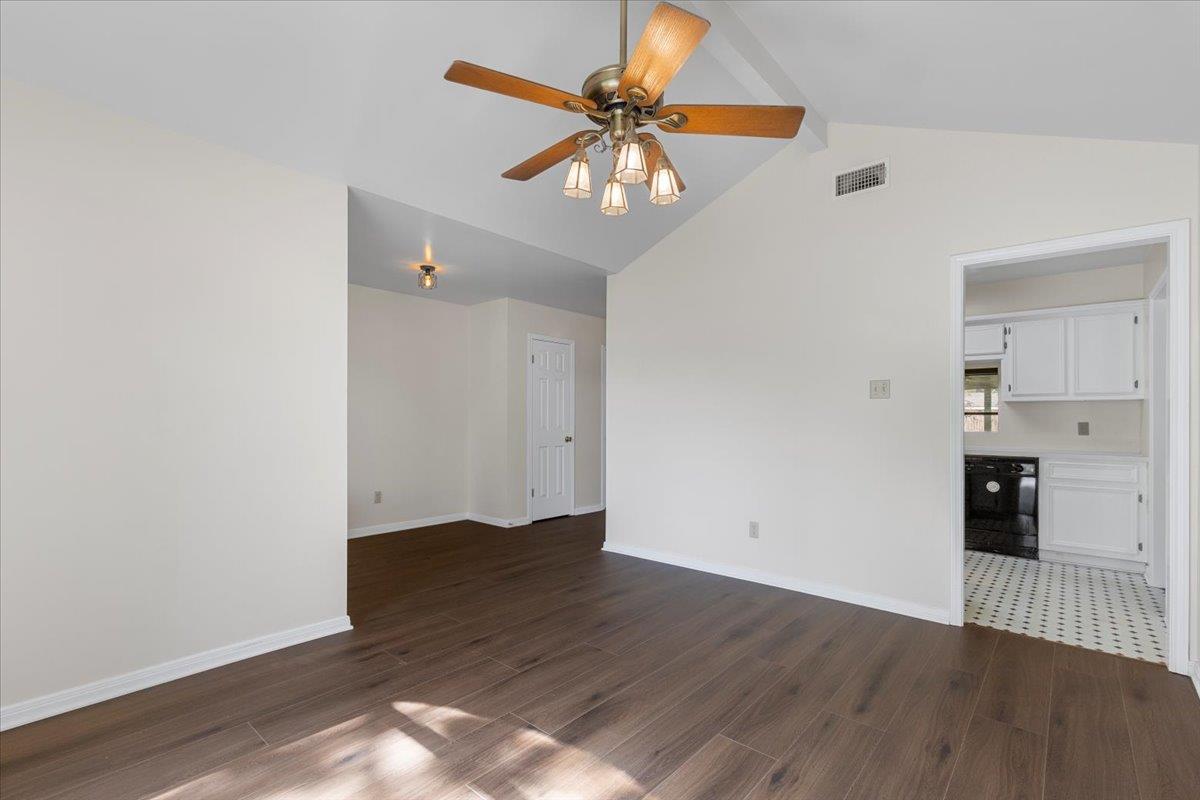 Smithville, TX 78957