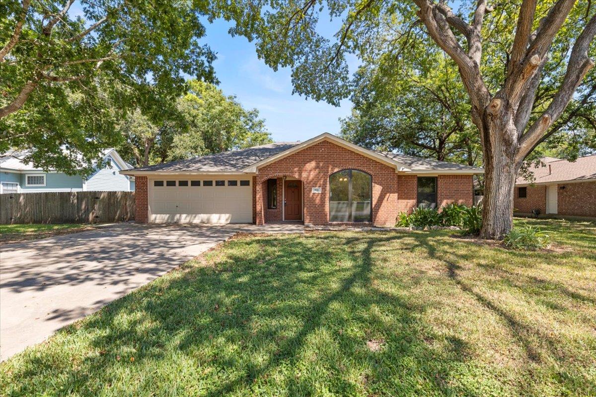 Smithville, TX 78957