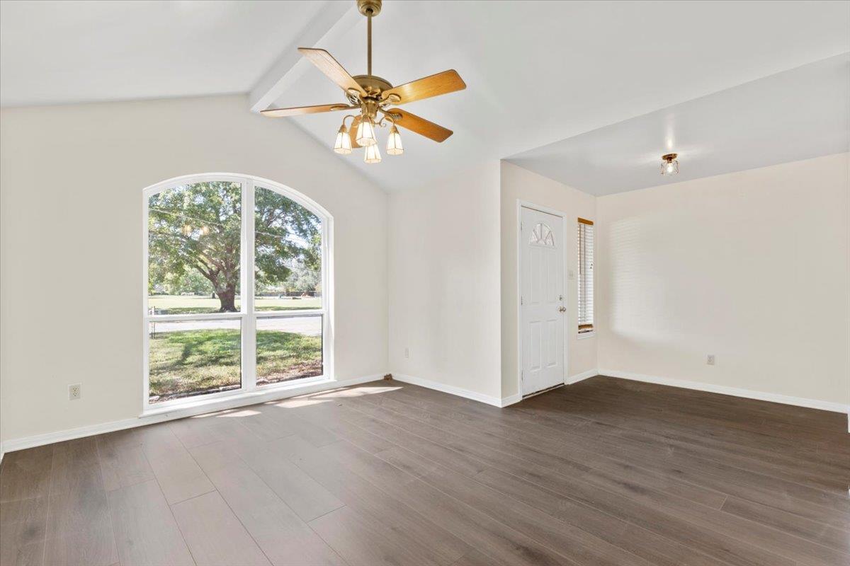 Smithville, TX 78957