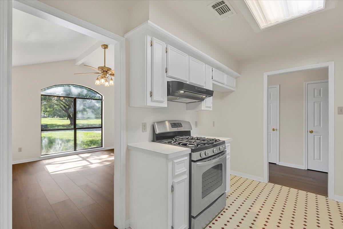 Smithville, TX 78957