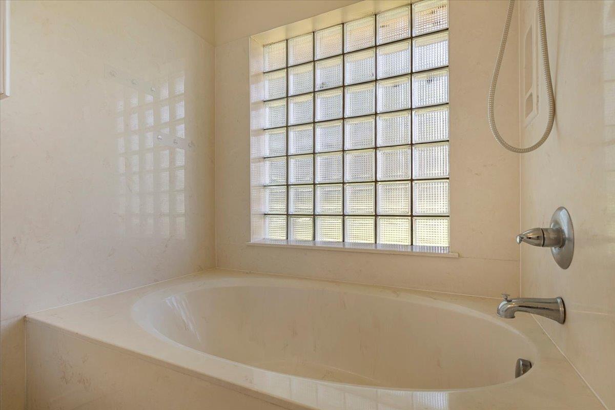 Smithville, TX 78957