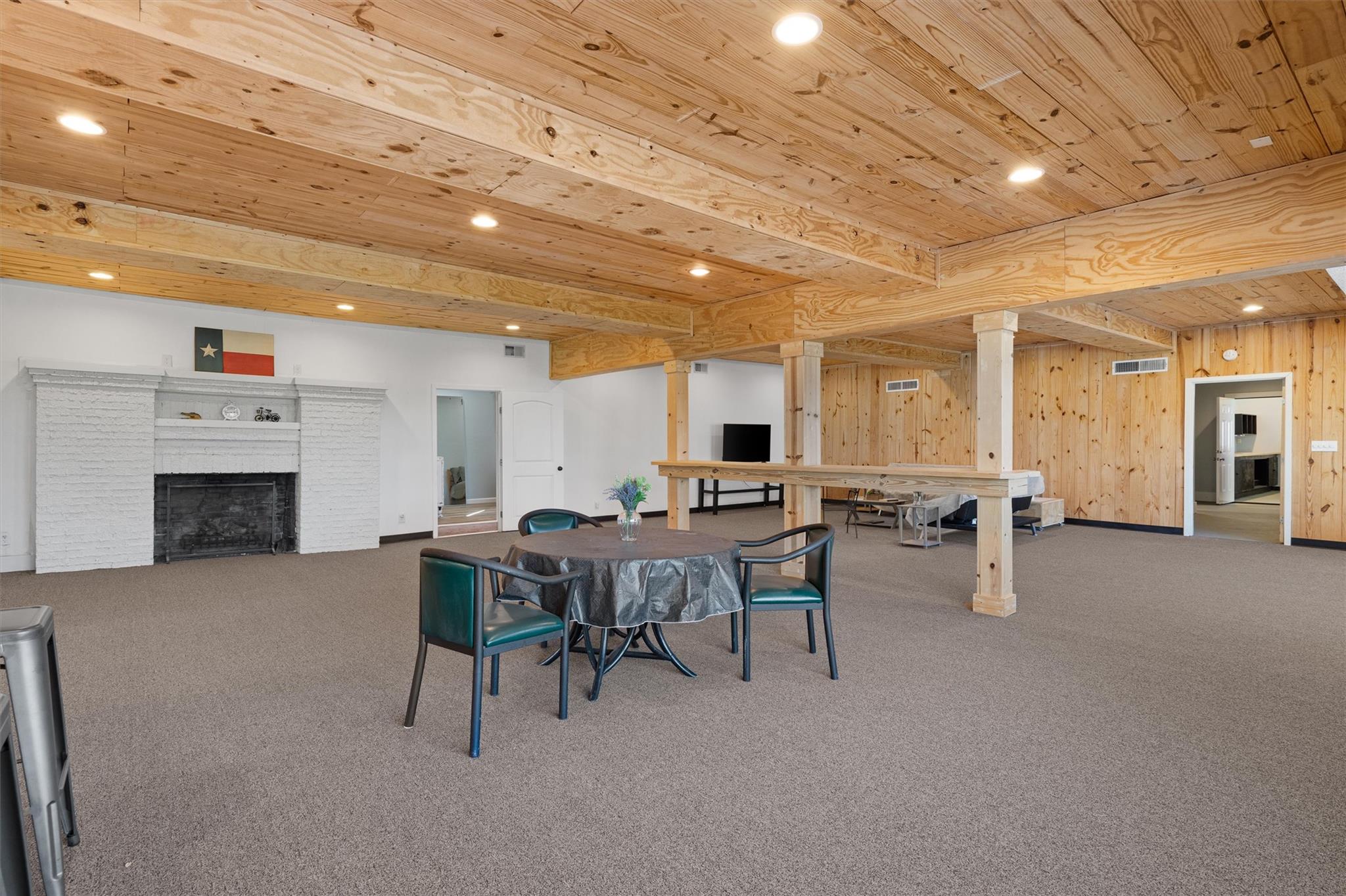 1102 Beech St, Taylor, TX 76574