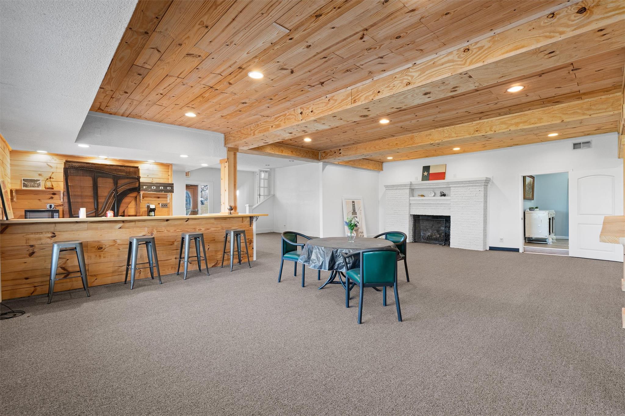 1102 Beech St, Taylor, TX 76574