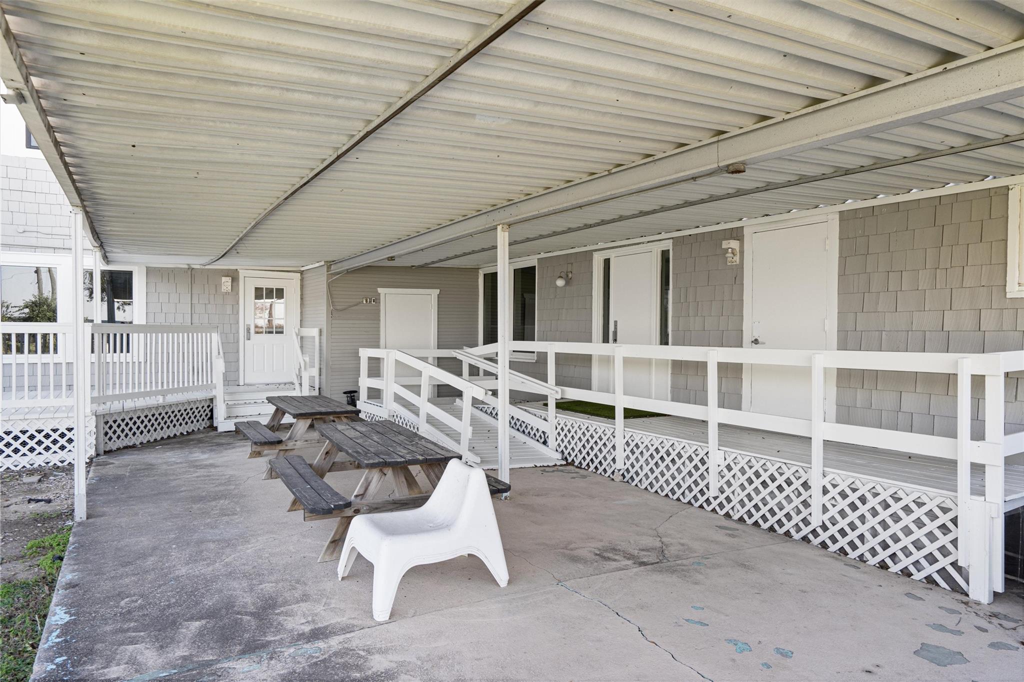 1102 Beech St, Taylor, TX 76574