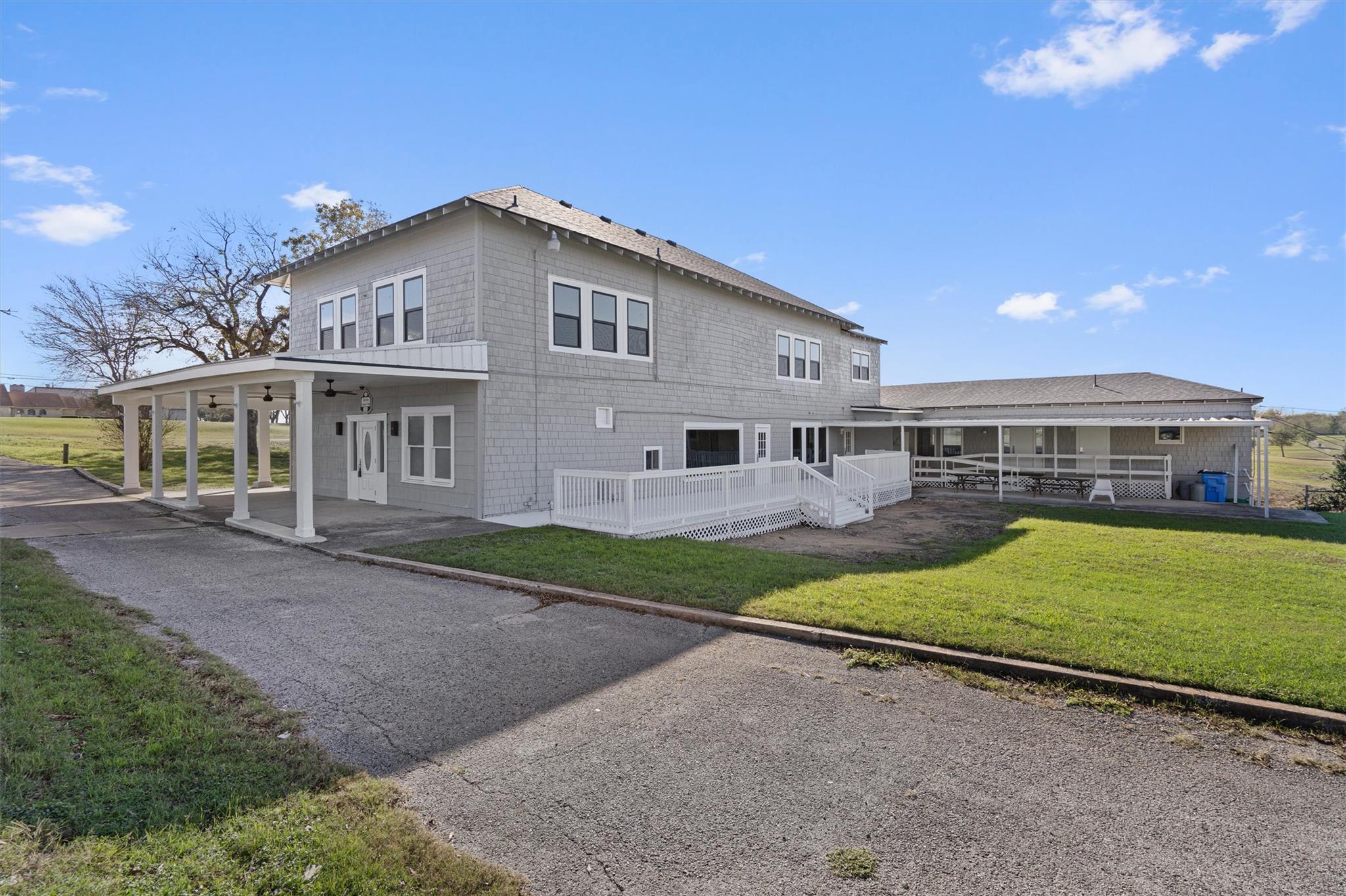 1102 Beech St, Taylor, TX 76574