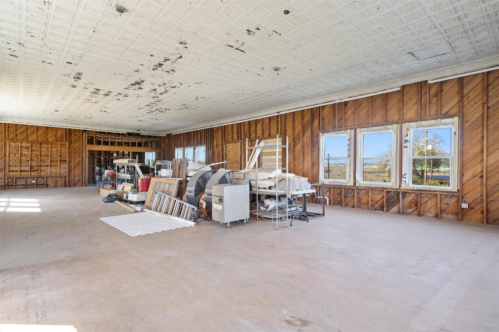 1102 Beech St, Taylor, TX 76574