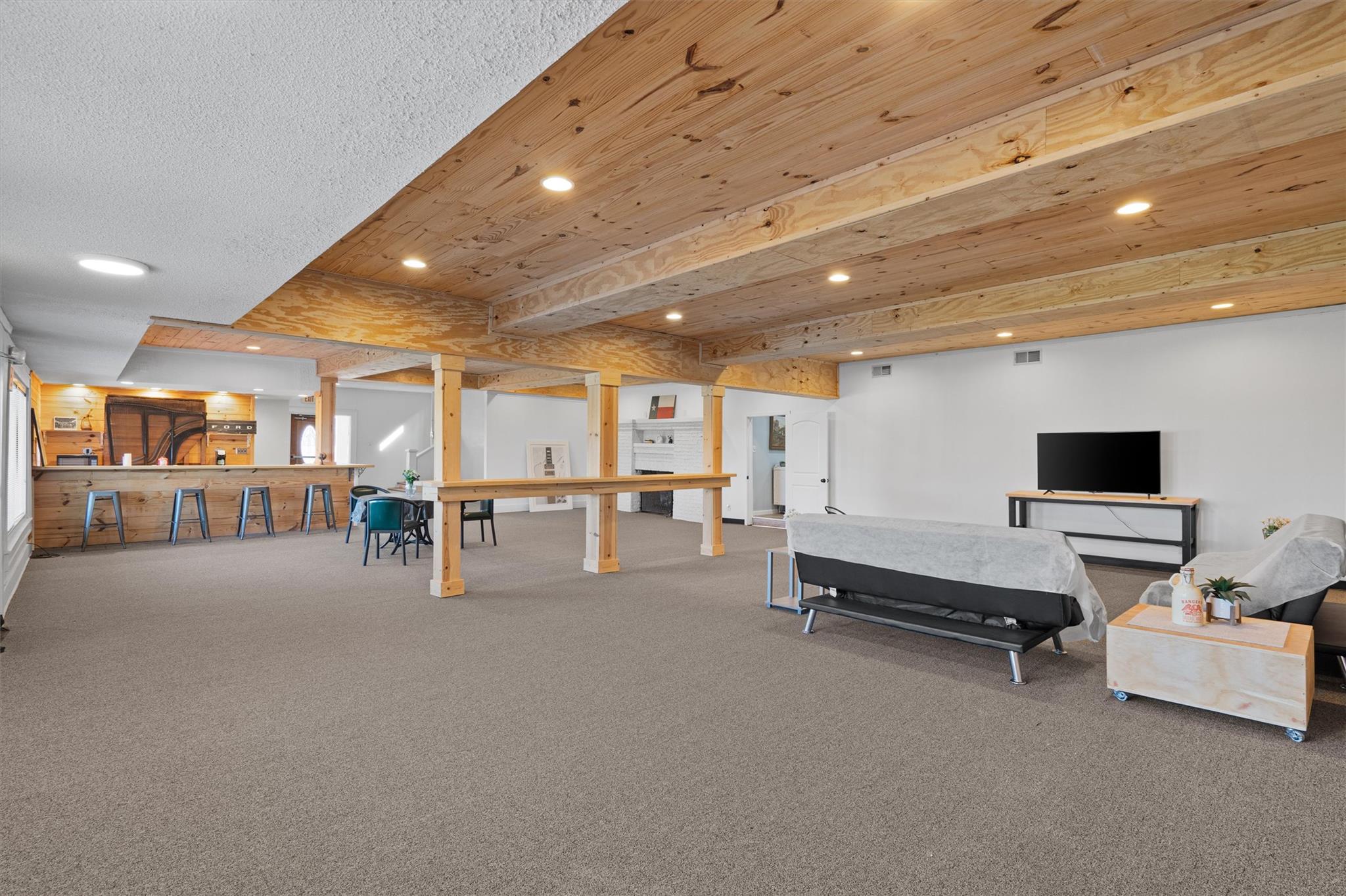 1102 Beech St, Taylor, TX 76574