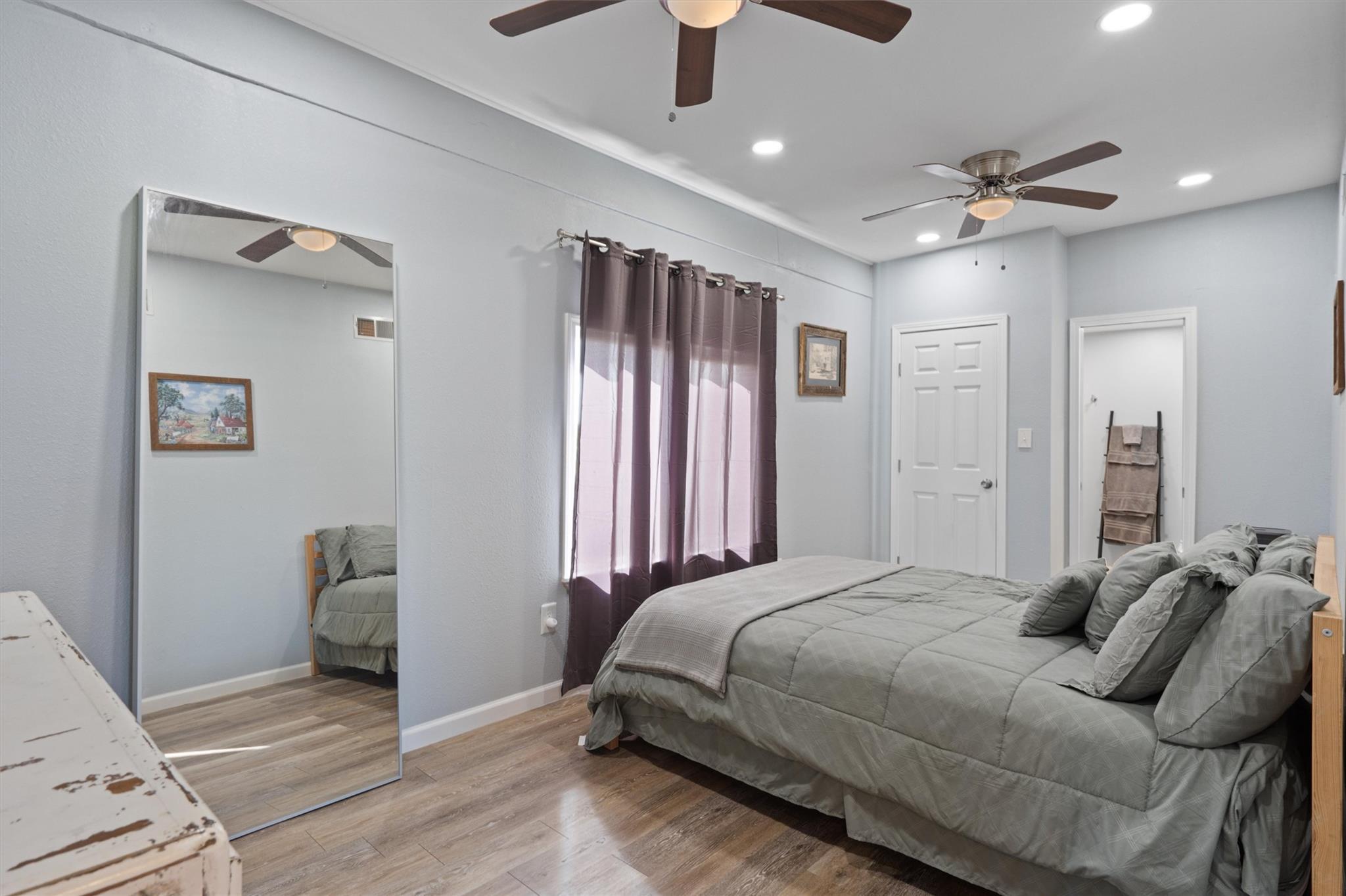 1102 Beech St, Taylor, TX 76574