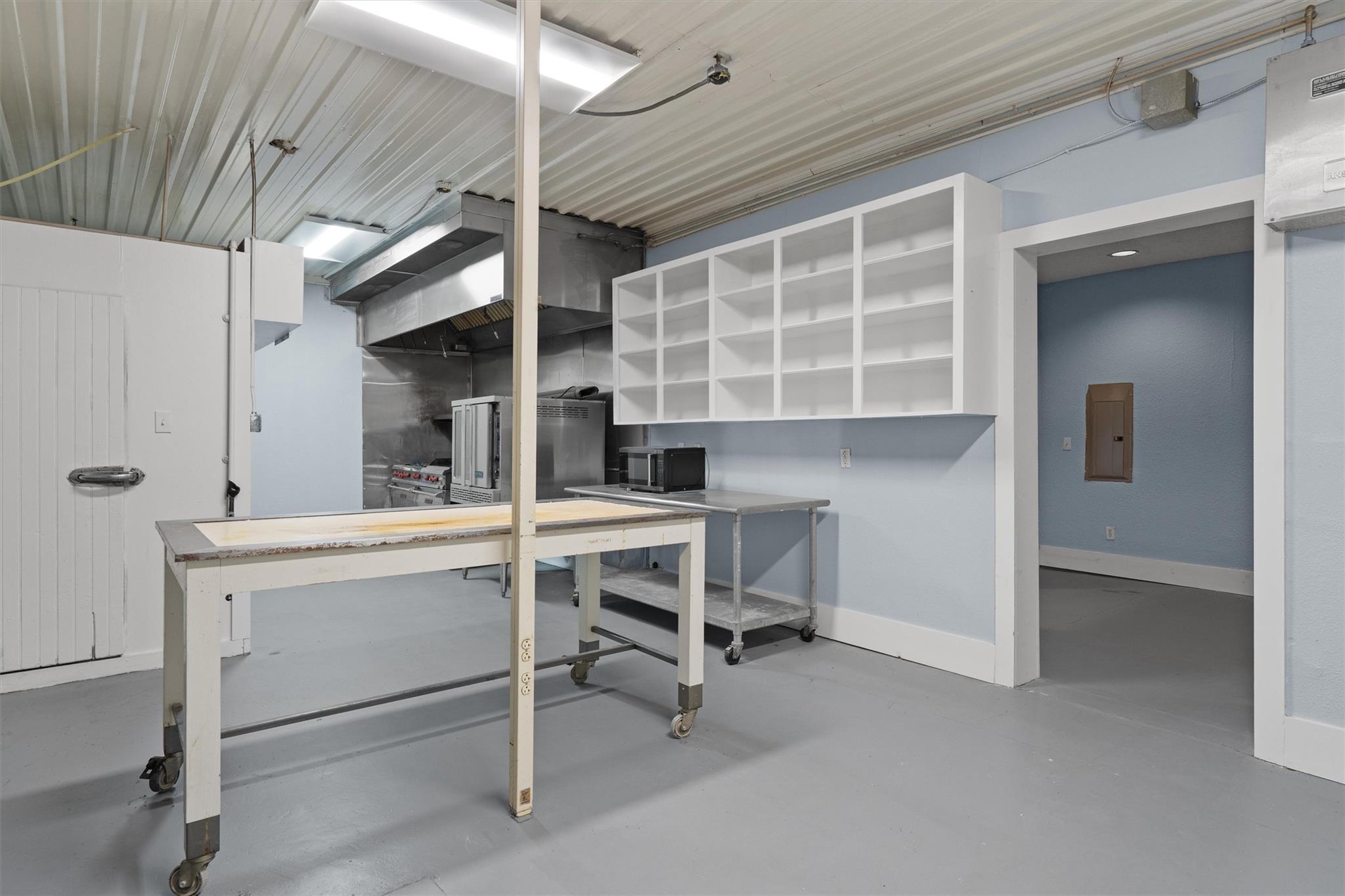 1102 Beech St, Taylor, TX 76574