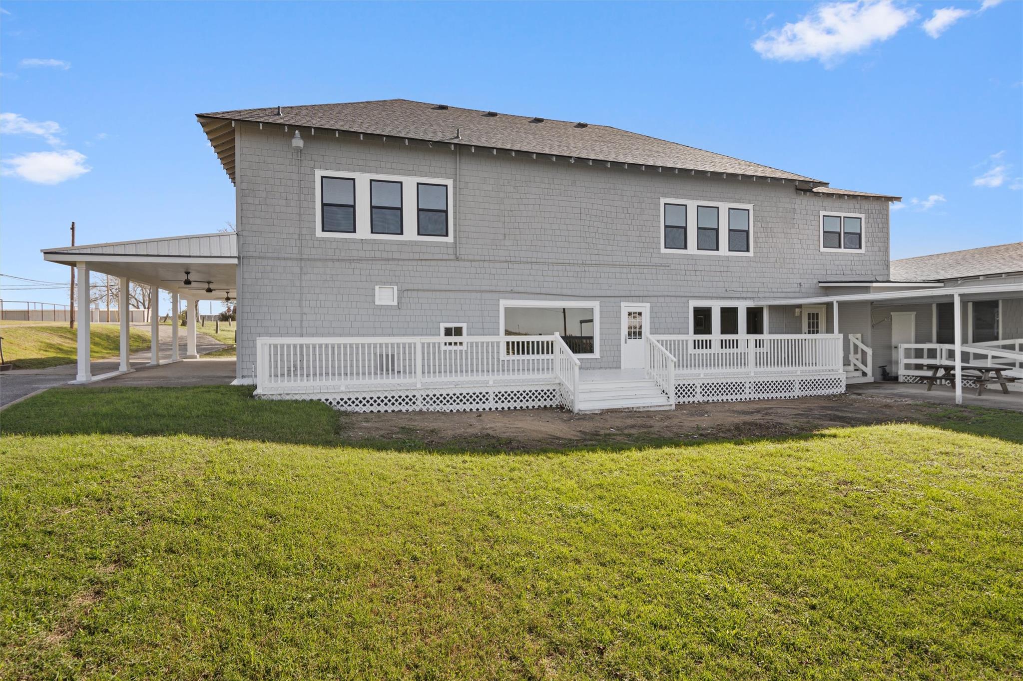 1102 Beech St, Taylor, TX 76574