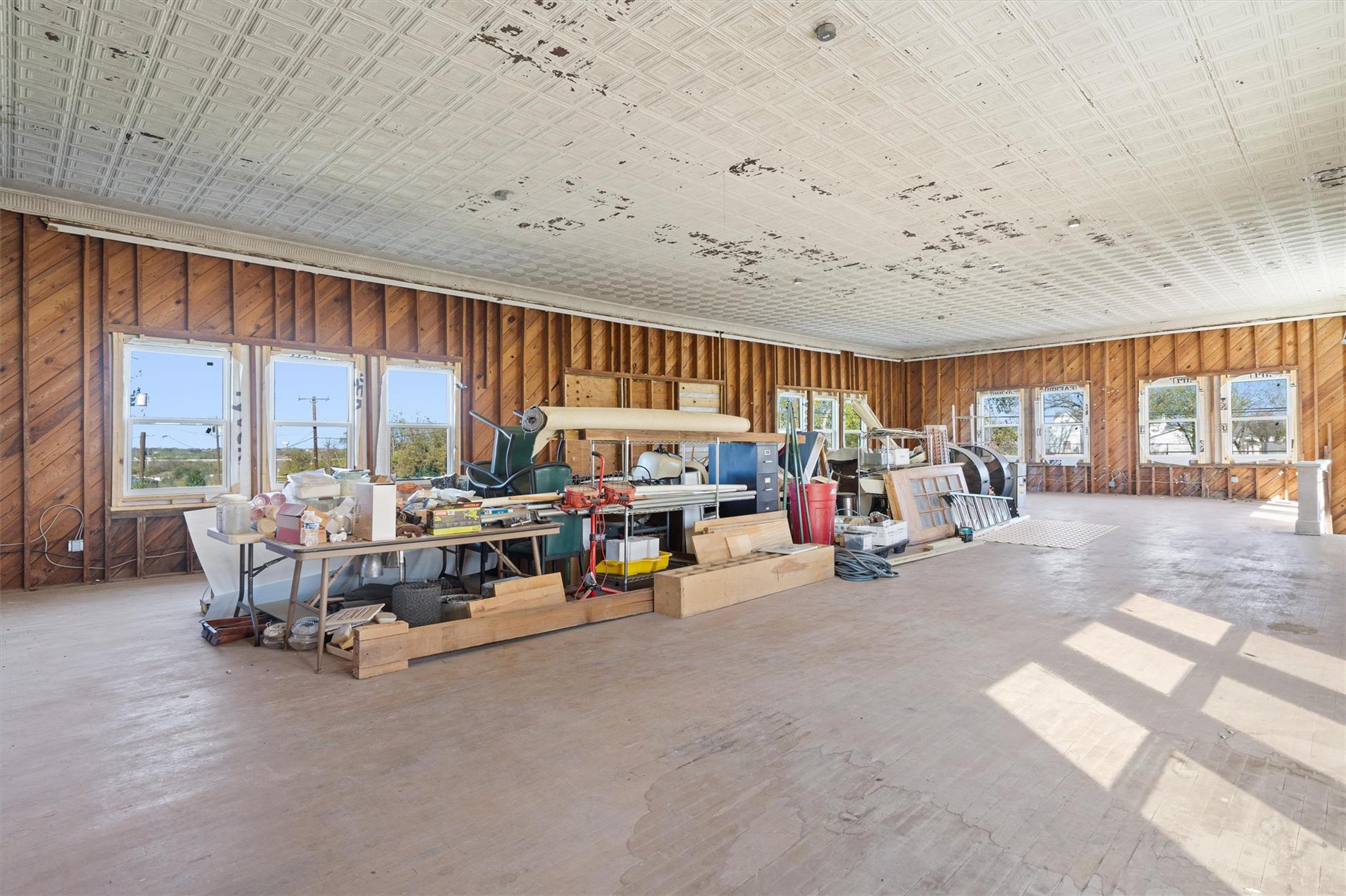 1102 Beech St, Taylor, TX 76574