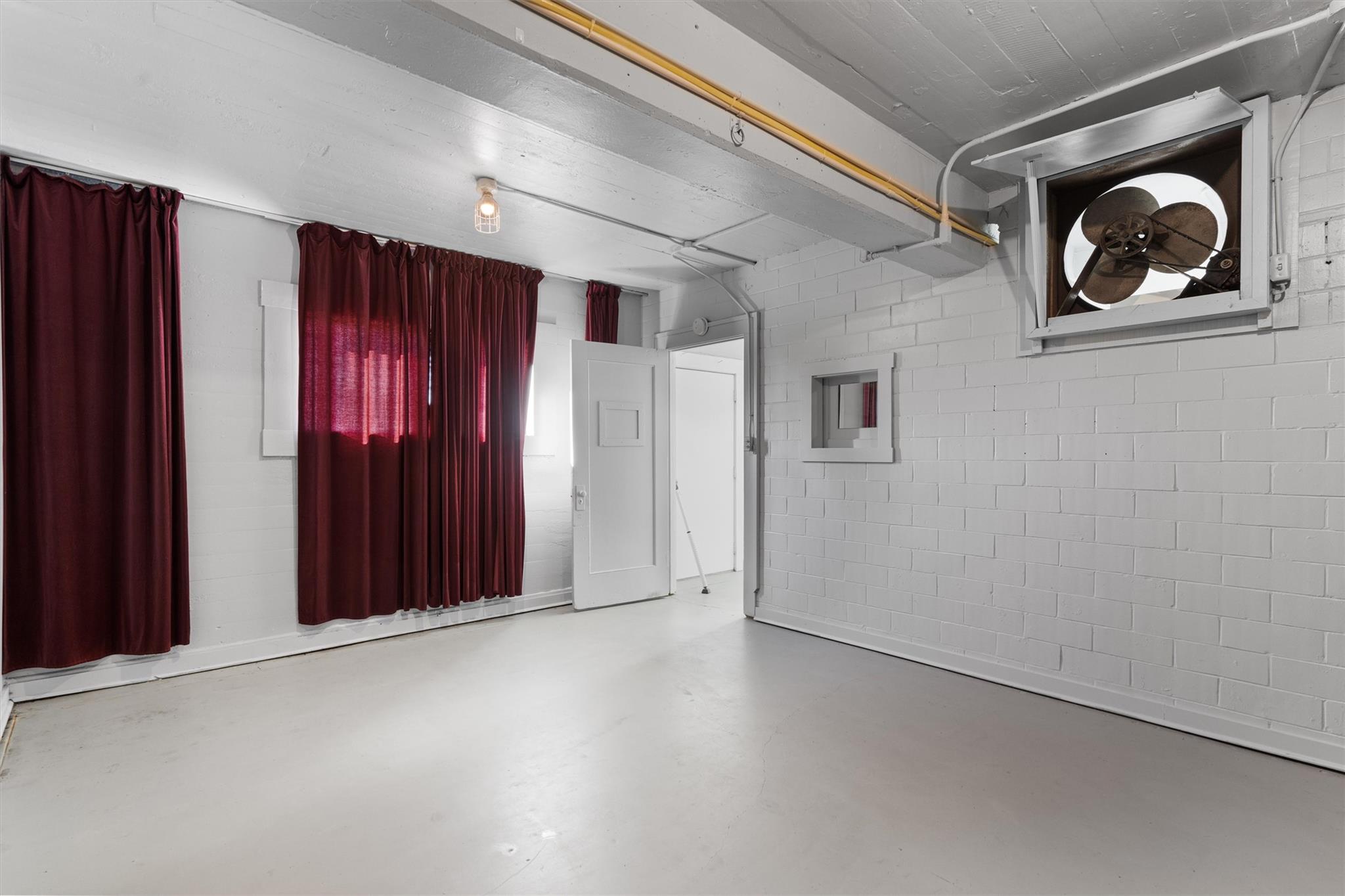 1102 Beech St, Taylor, TX 76574