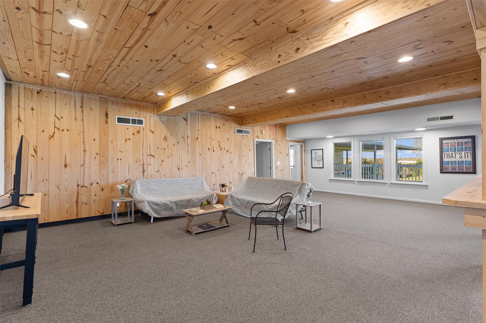 1102 Beech St, Taylor, TX 76574