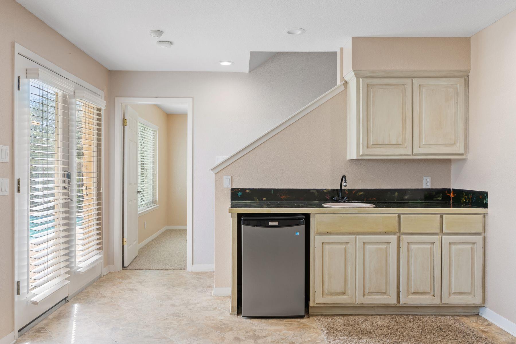 112 Spellbrook Ln, Lakeway, TX 78734