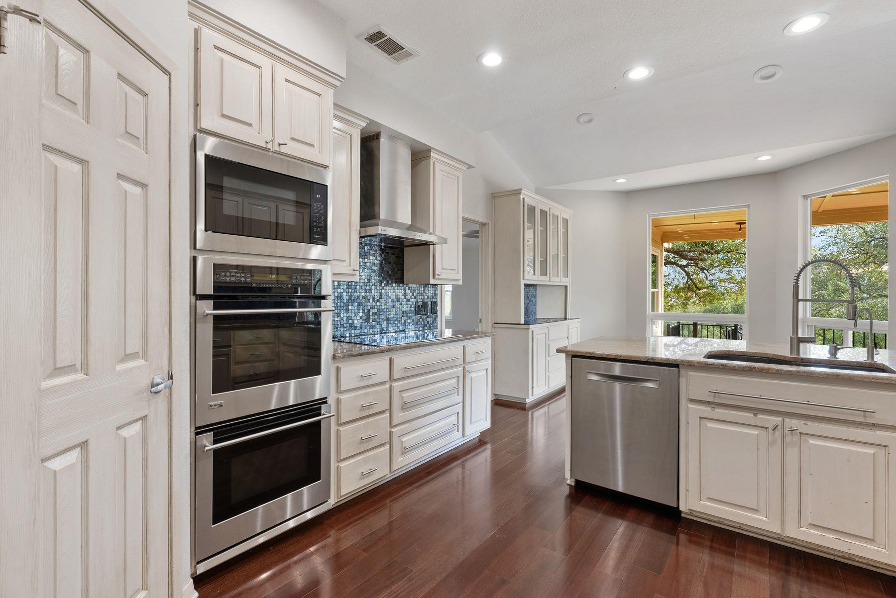 112 Spellbrook Ln, Lakeway, TX 78734