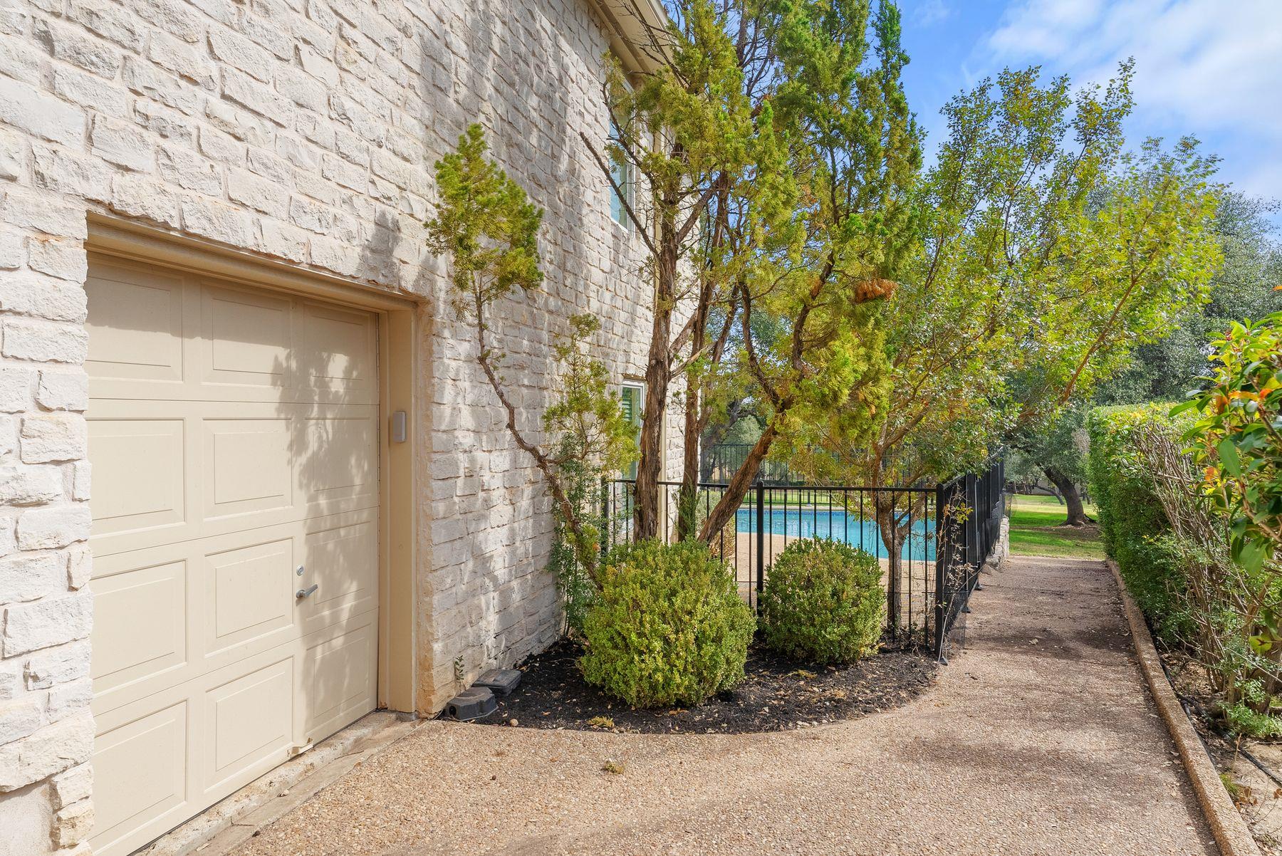 112 Spellbrook Ln, Lakeway, TX 78734