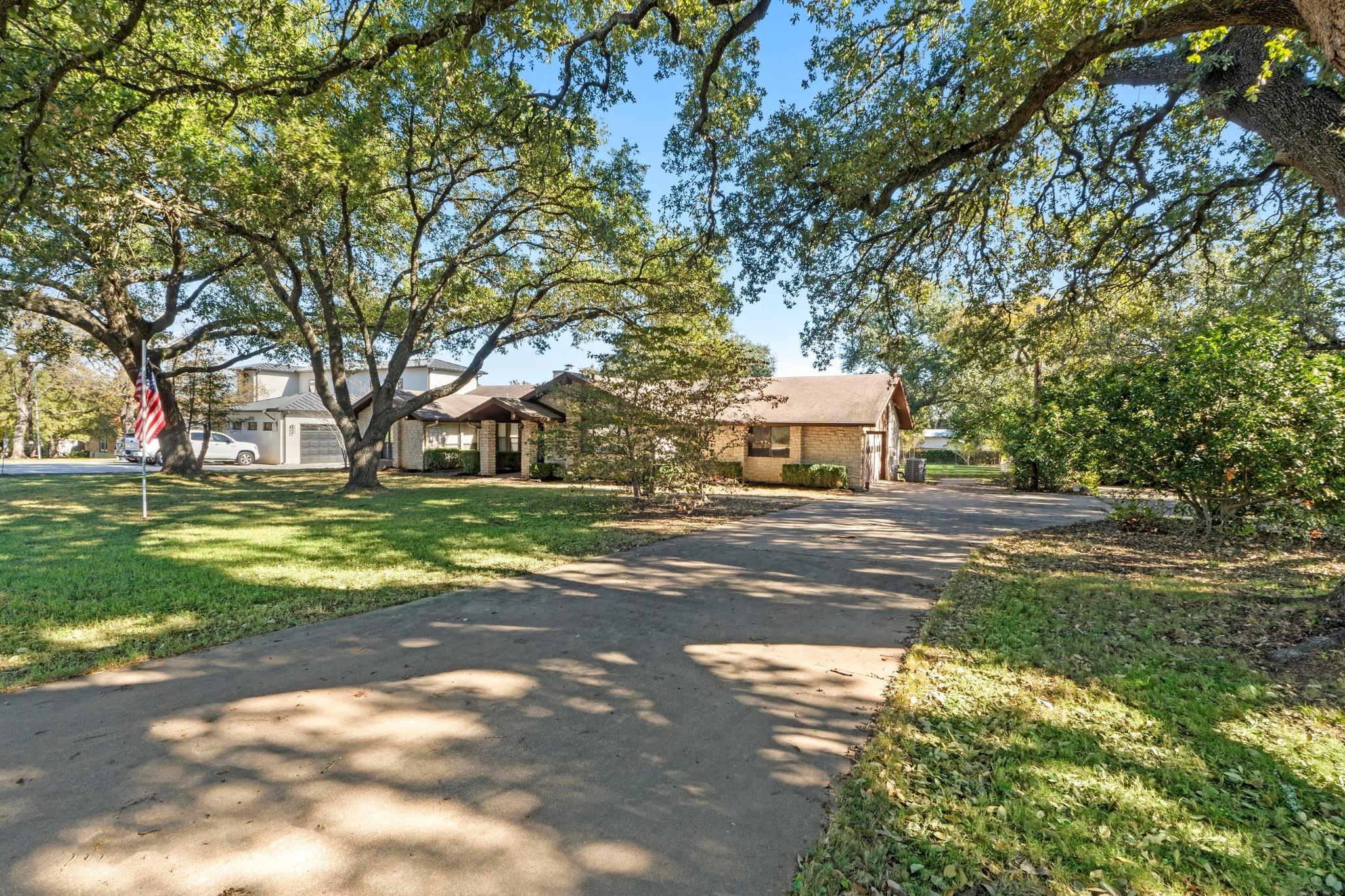 320 Shrike Dr, Buda, TX 78610