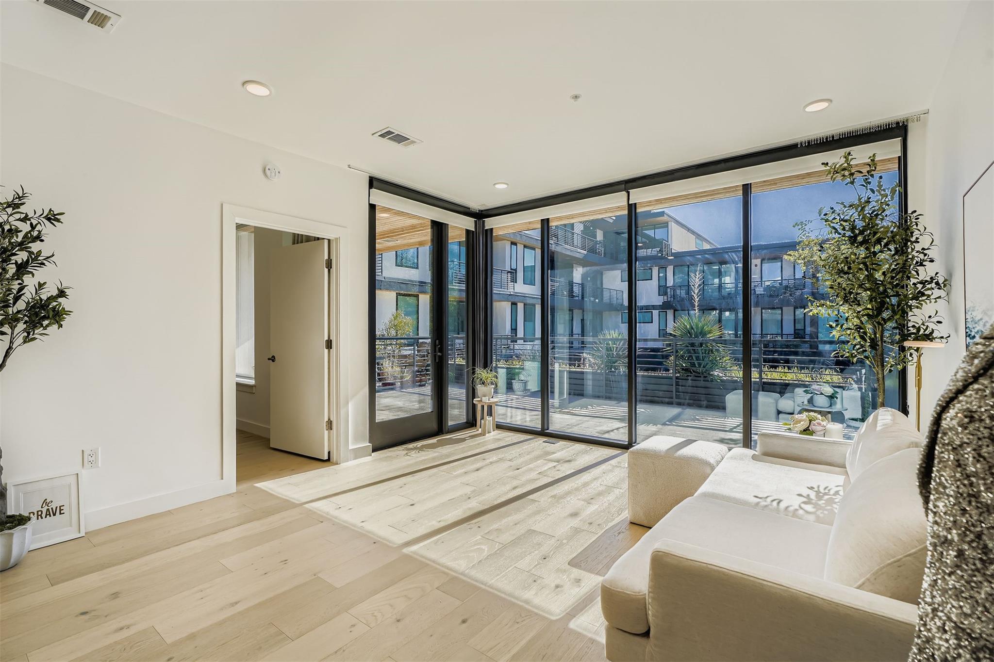 1600 S 1st St # 201, Austin, TX 78704