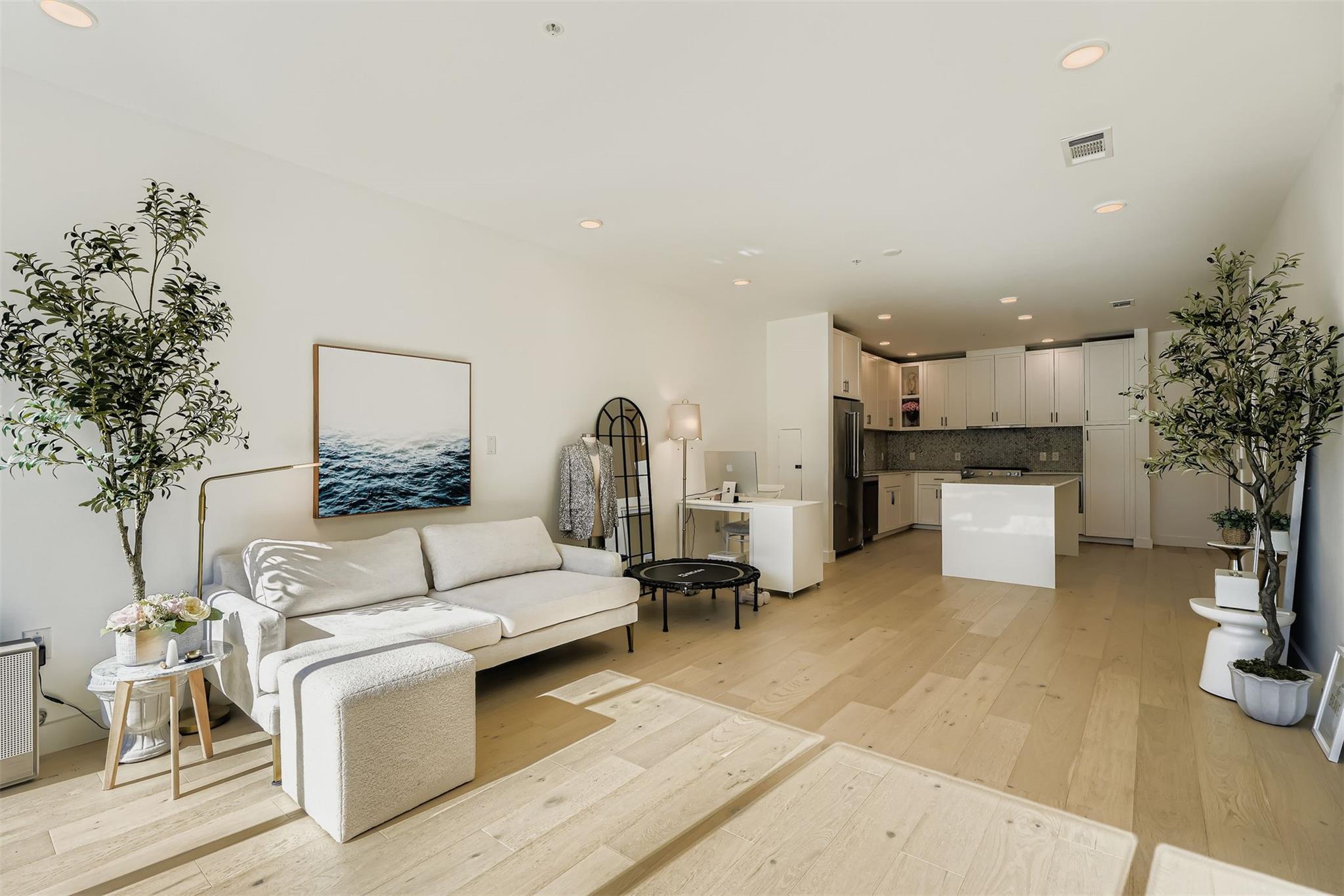 1600 S 1st St # 201, Austin, TX 78704