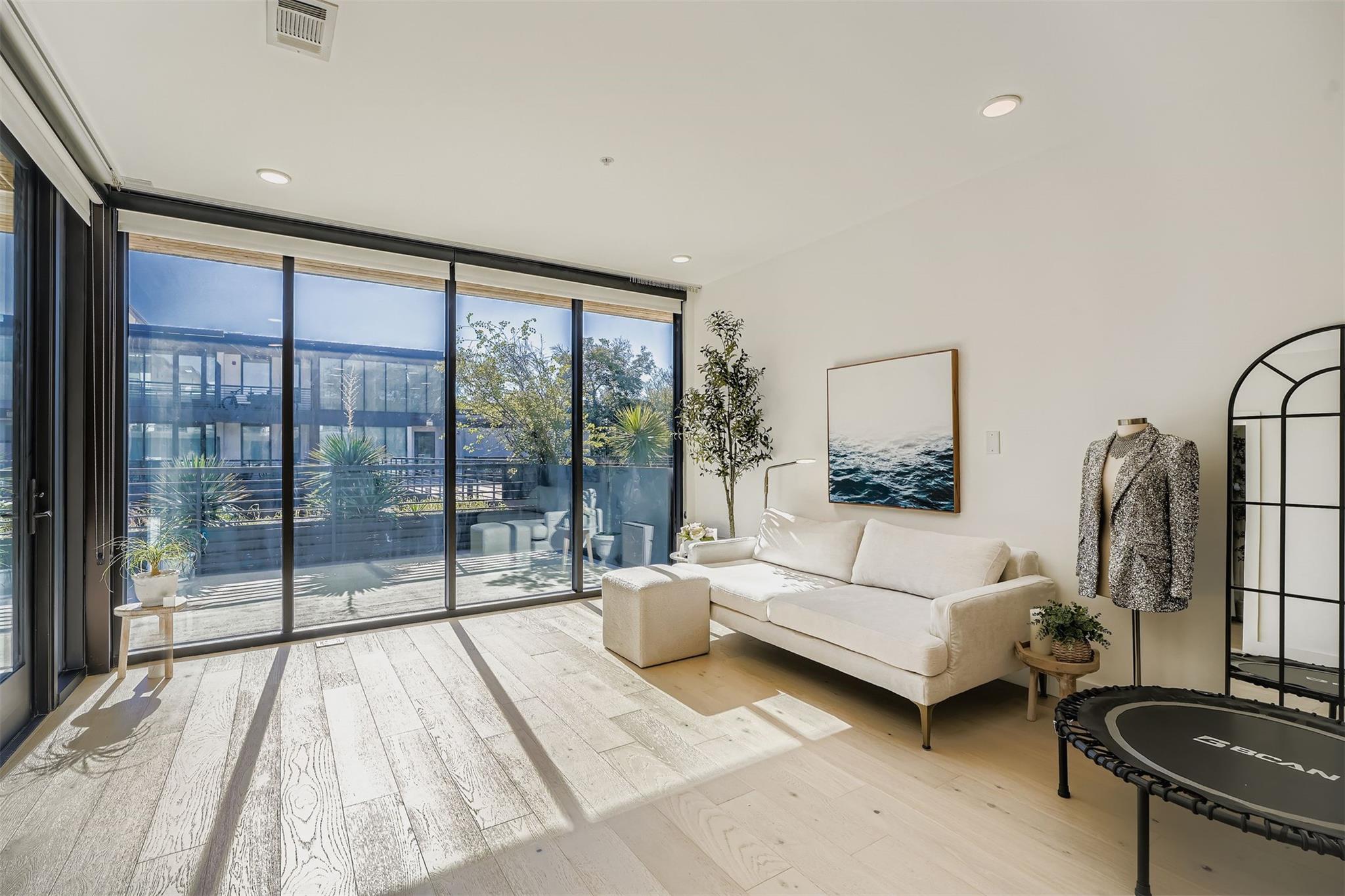 1600 S 1st St # 201, Austin, TX 78704