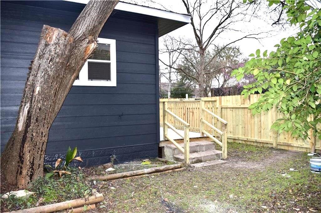 611 NELRAY Blvd # B, Austin, TX 78751