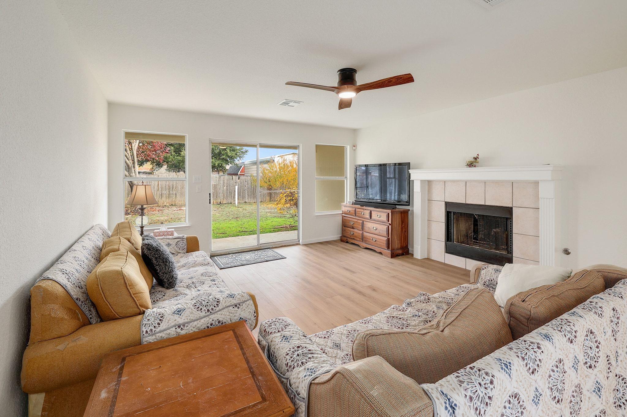 105 Ryan Cv, Hutto, TX 78634