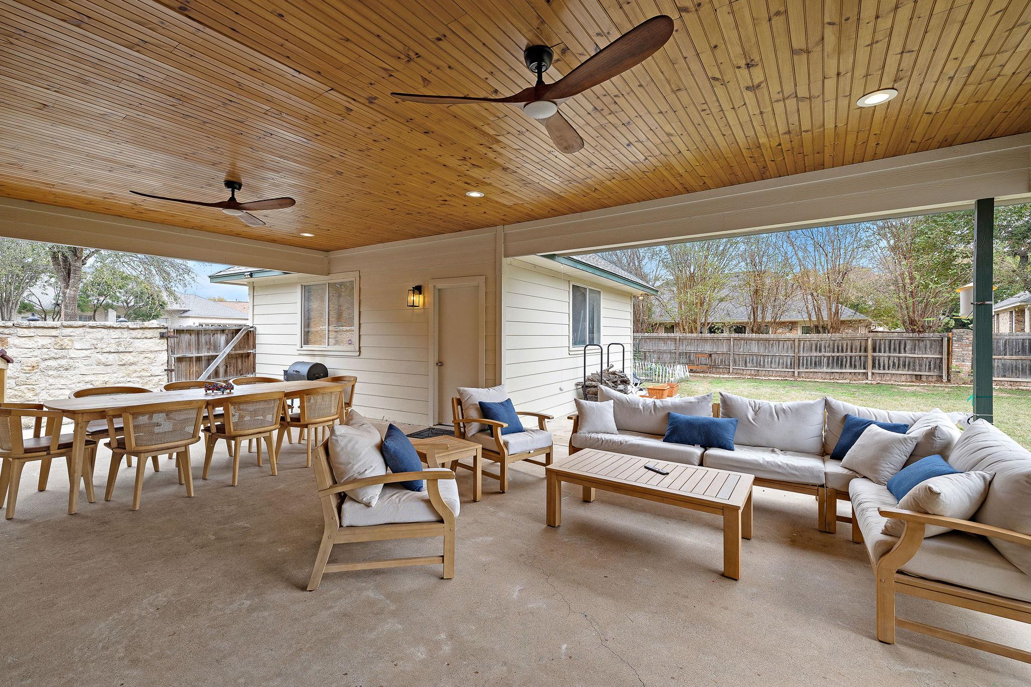 11001 River Plantation Dr, Austin, TX 78747