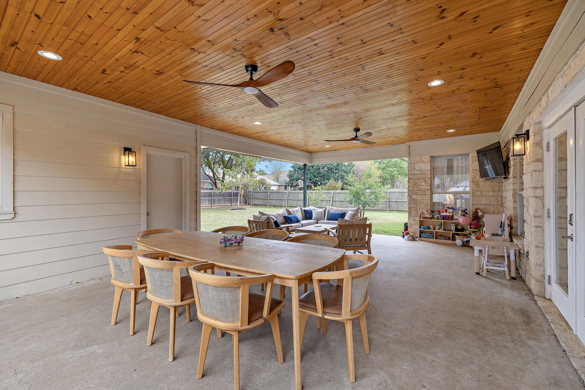 11001 River Plantation Dr, Austin, TX 78747