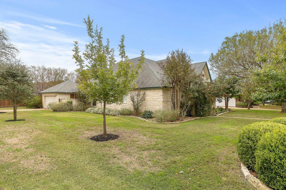11001 River Plantation Dr, Austin, TX 78747