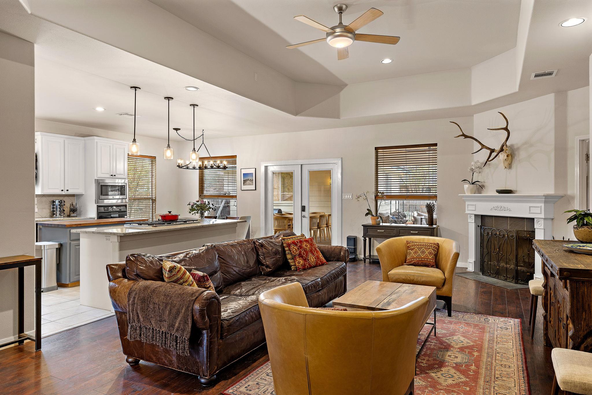 11001 River Plantation Dr, Austin, TX 78747