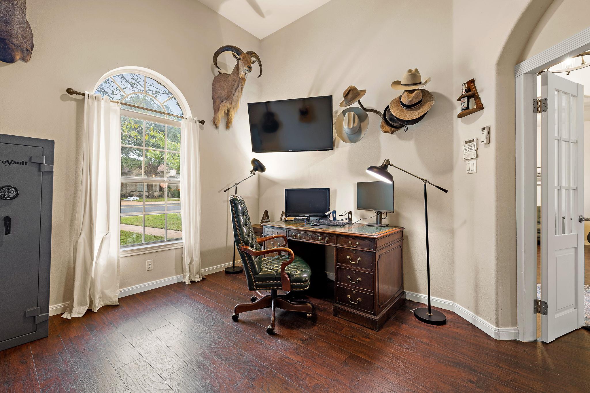 11001 River Plantation Dr, Austin, TX 78747