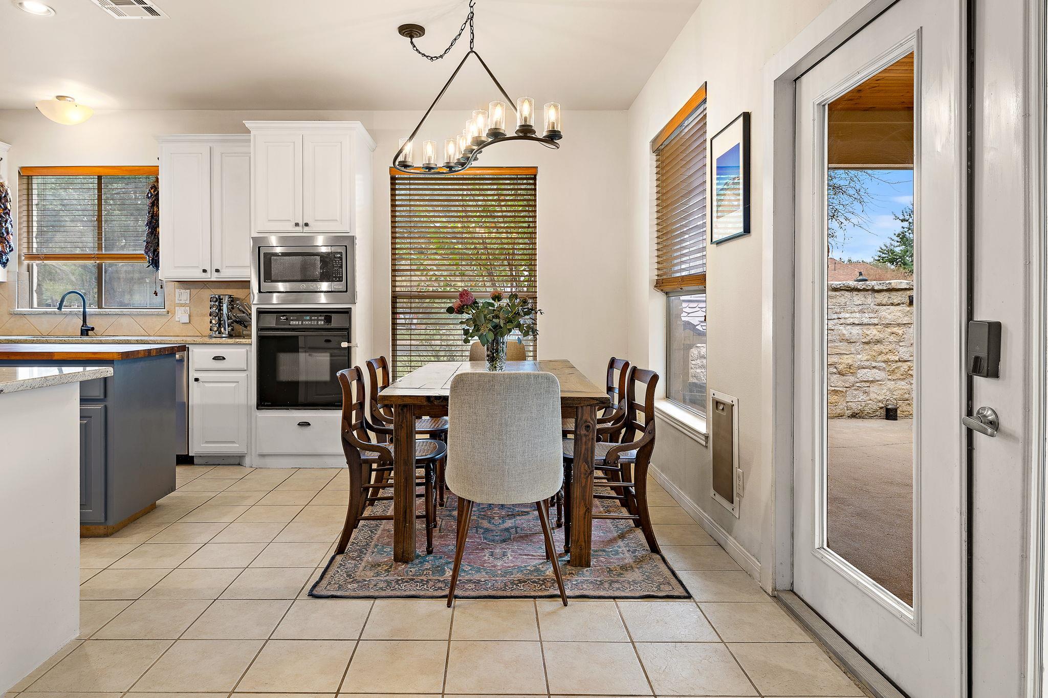 11001 River Plantation Dr, Austin, TX 78747