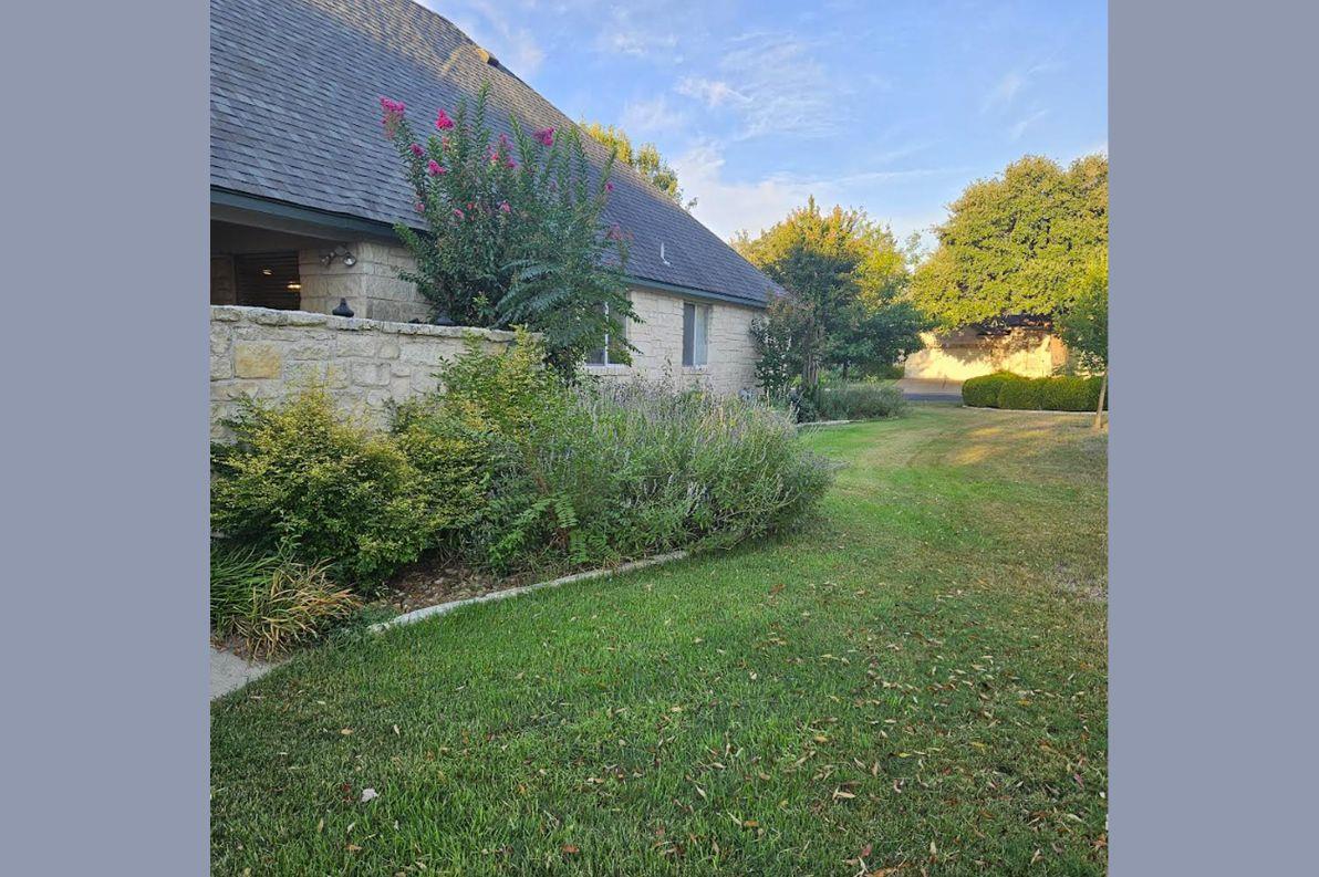 11001 River Plantation Dr, Austin, TX 78747