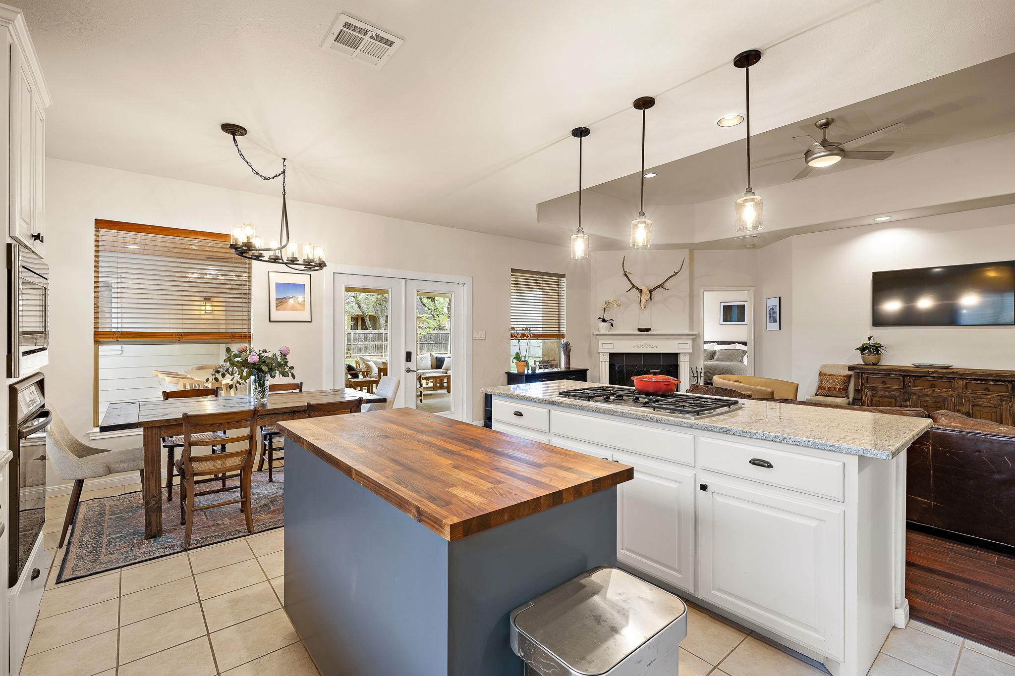 11001 River Plantation Dr, Austin, TX 78747