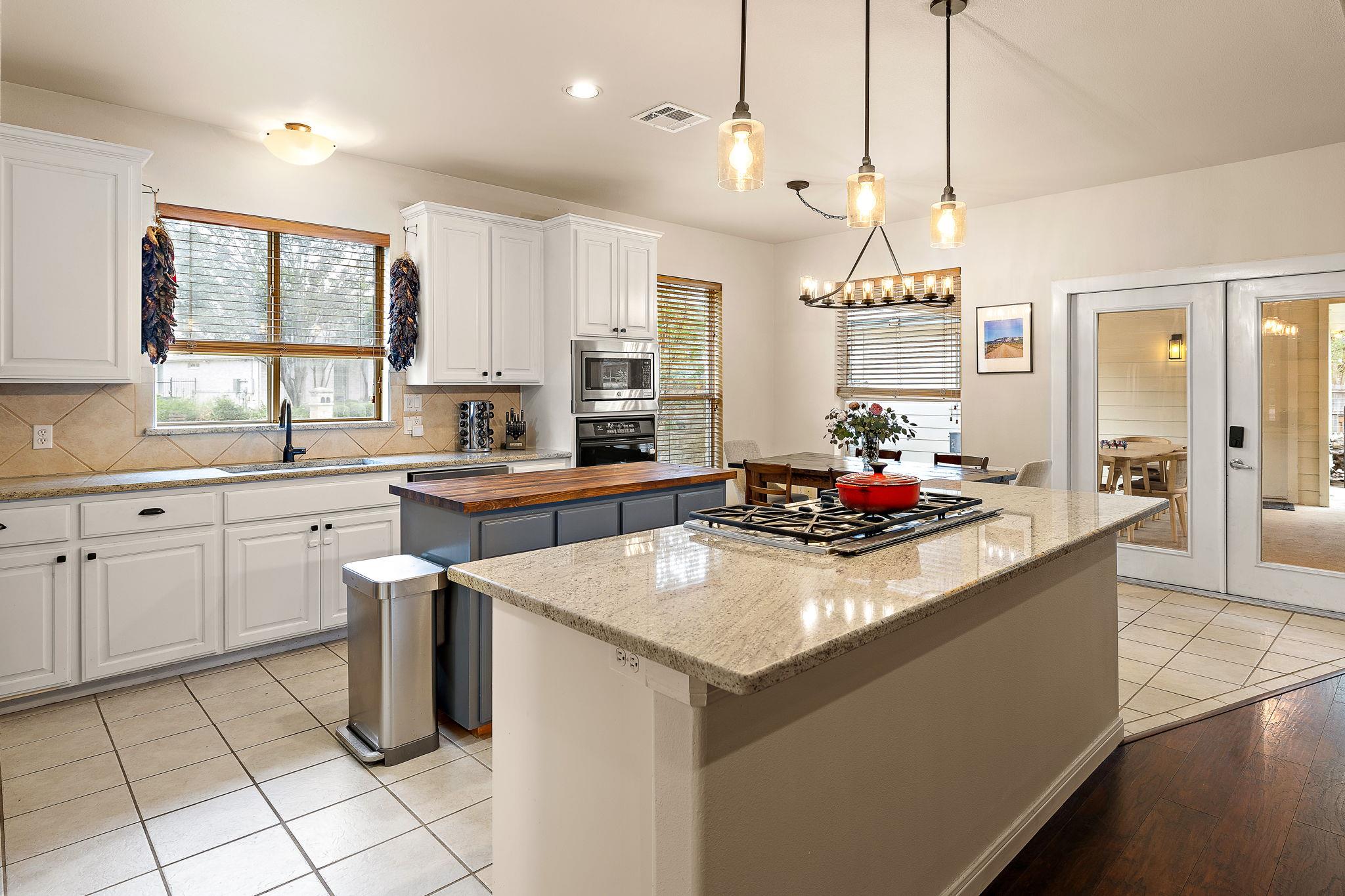 11001 River Plantation Dr, Austin, TX 78747