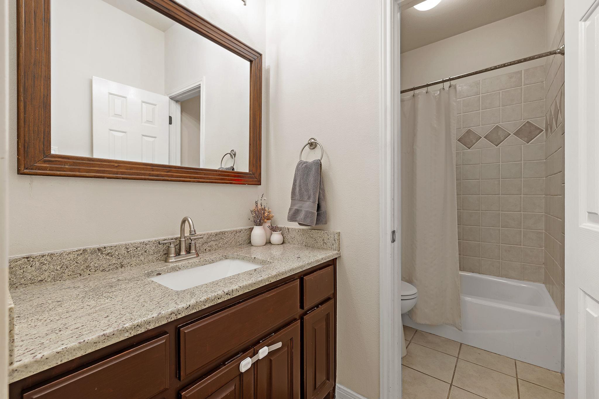 11001 River Plantation Dr, Austin, TX 78747