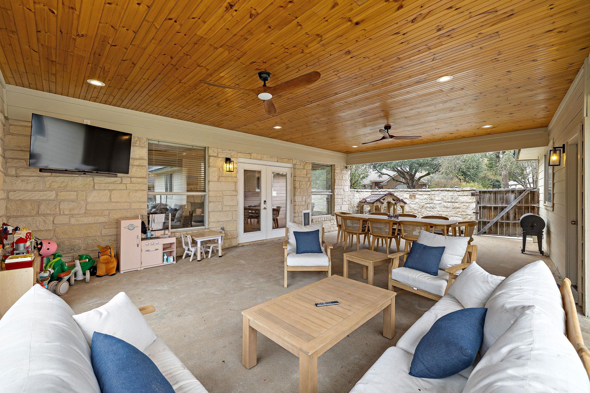 11001 River Plantation Dr, Austin, TX 78747