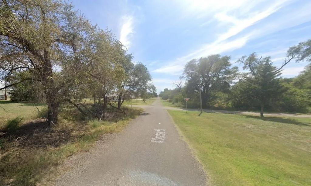 N CHOCTAW St, Shamrock, TX 79079