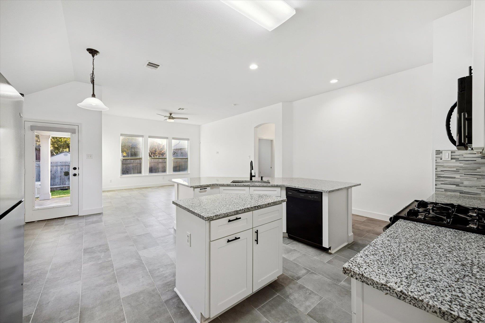 2995 N Overland St, Round Rock, TX 78681